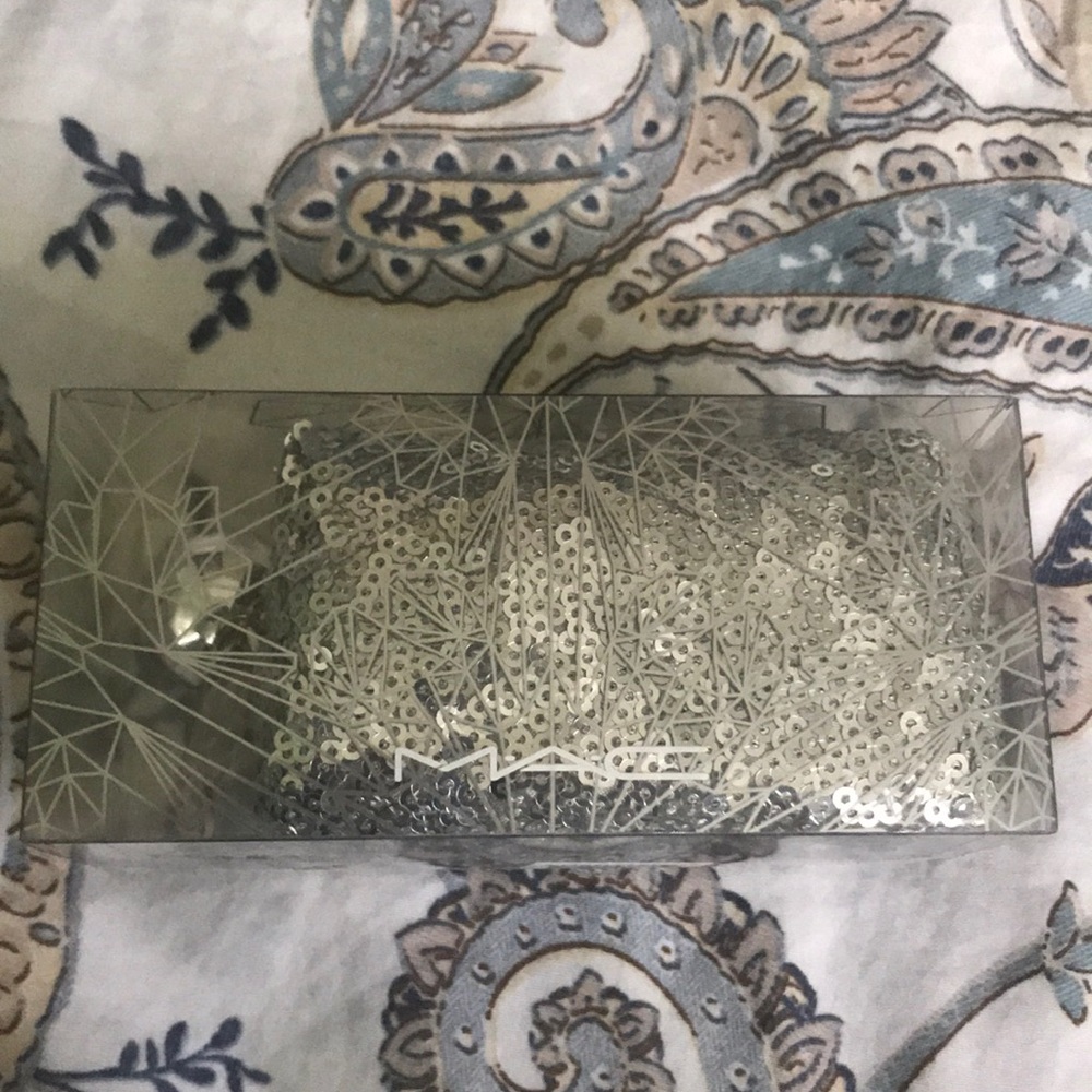 MAC snow ball mini lipstick kit